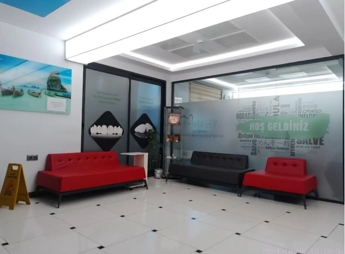 Clinic-provided photograph of Uğur Erçiftçi Dentasey Dental Clinic