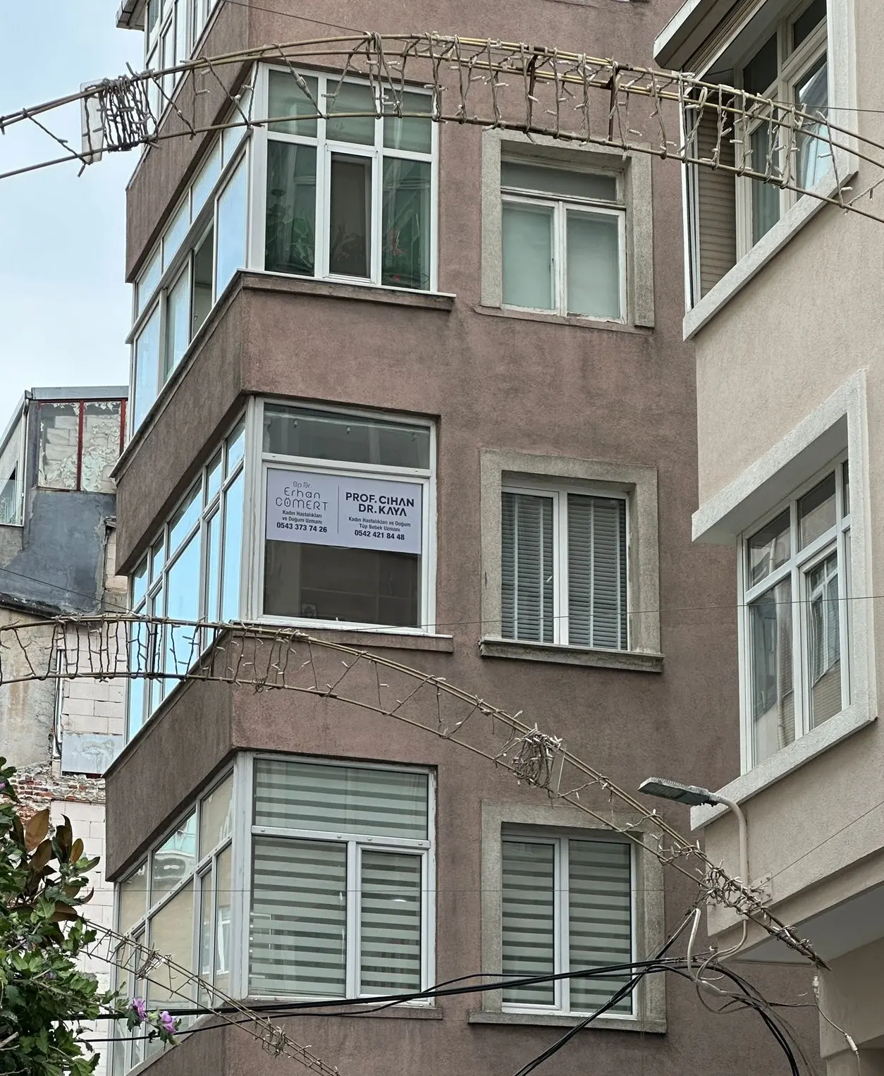 Clinic-provided photograph of Dr Erhan Hüseyin Cömert