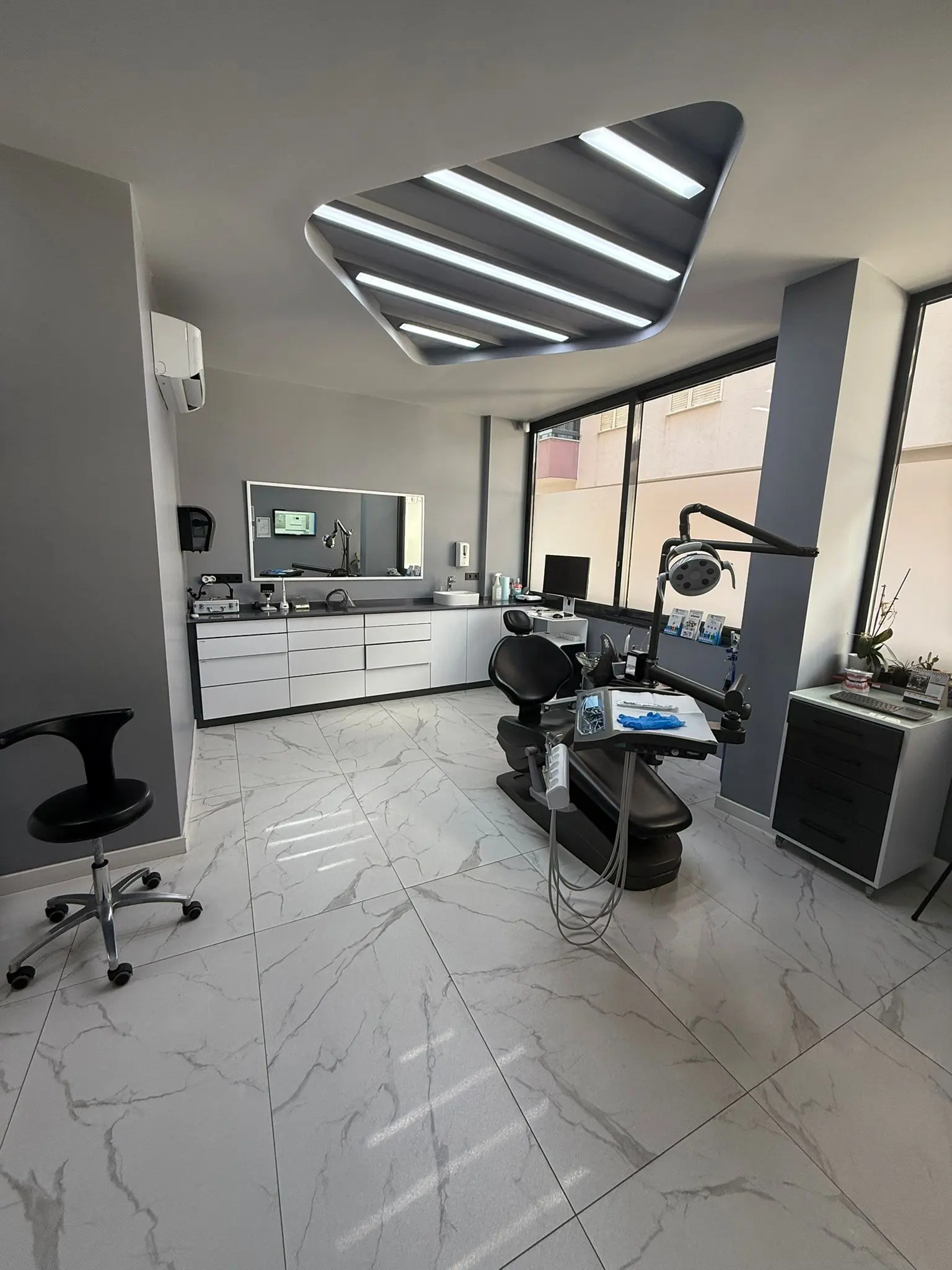 Clinic-provided photograph of Ceon Narlıdere Dental Clinic