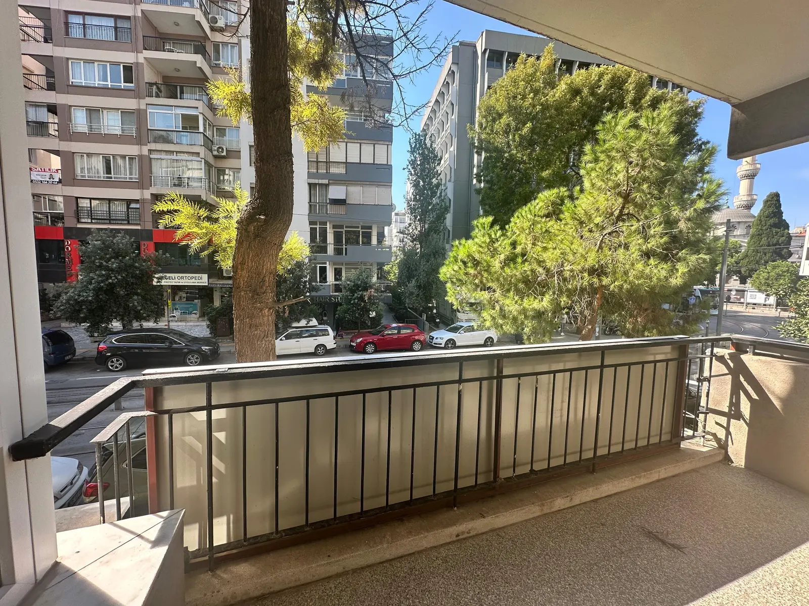 Clinic-provided photograph of Dr Melih Arif Közen