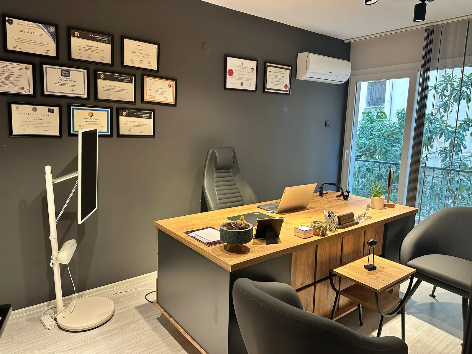 Clinic-provided photograph of Dr Melih Arif Közen