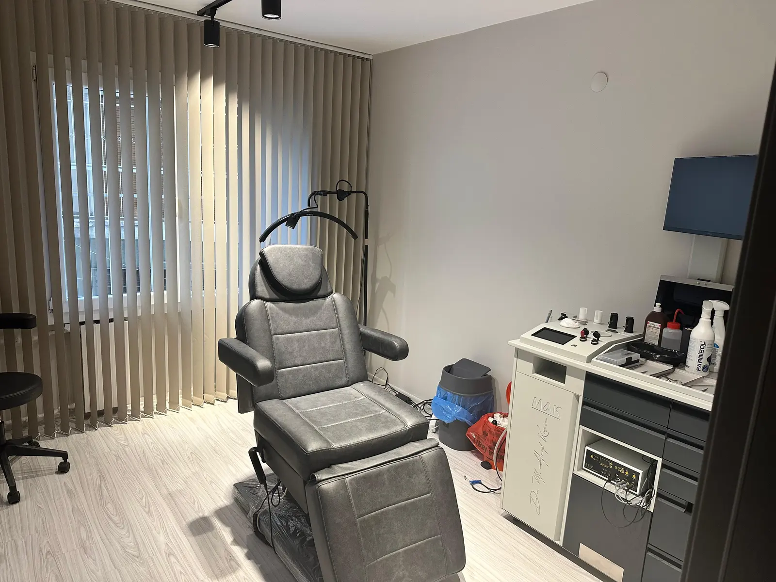 Clinic-provided photograph of Dr Melih Arif Közen