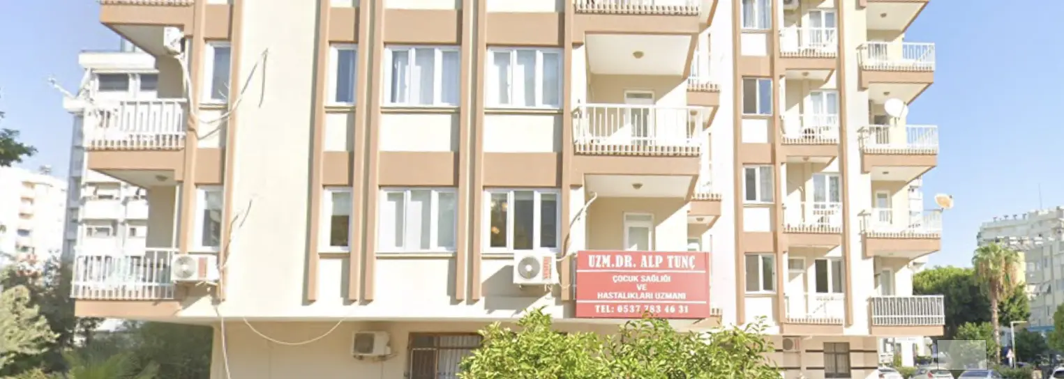 Clinic-provided photograph of Dr Alp Tunç