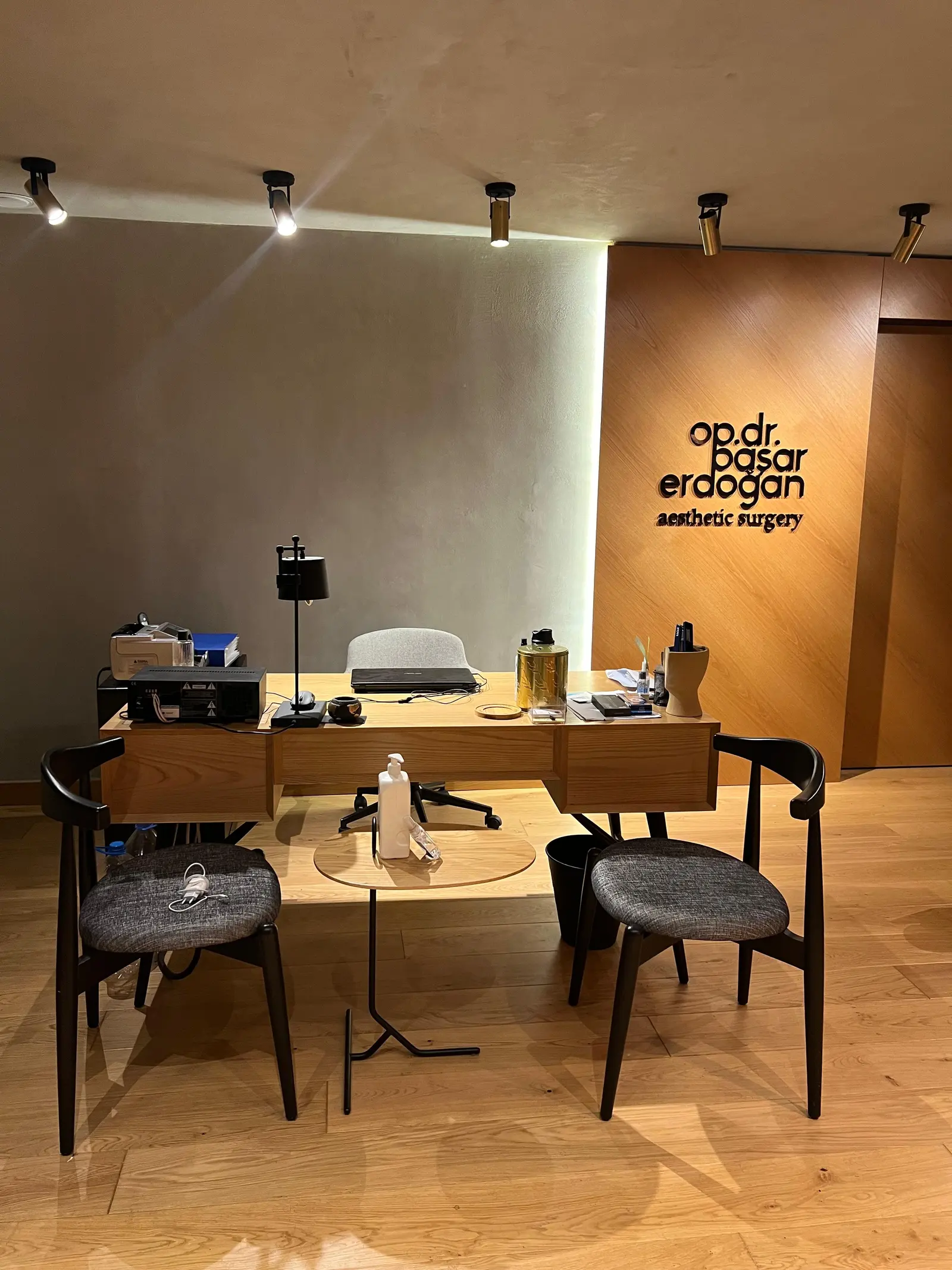 Clinic-provided photograph of Dr Başar Erdoğan