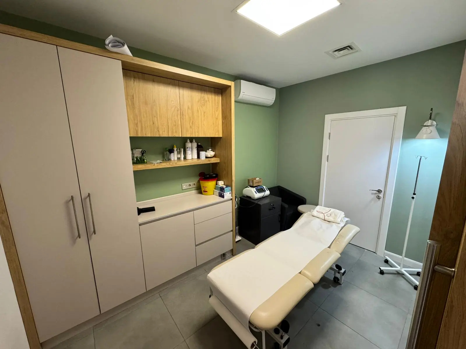 Clinic-provided photograph of Dr Elif Eren