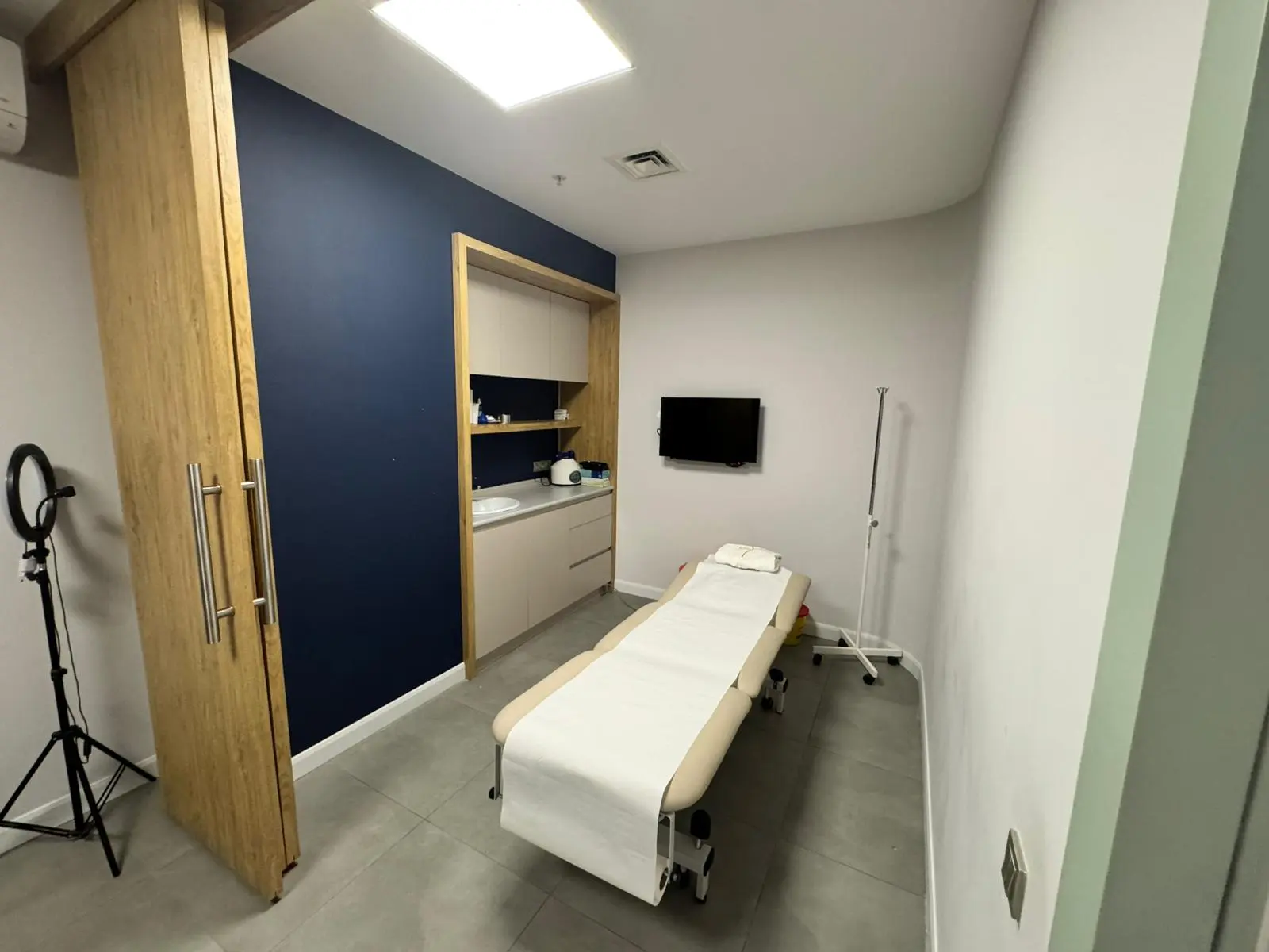 Clinic-provided photograph of Dr Elif Eren