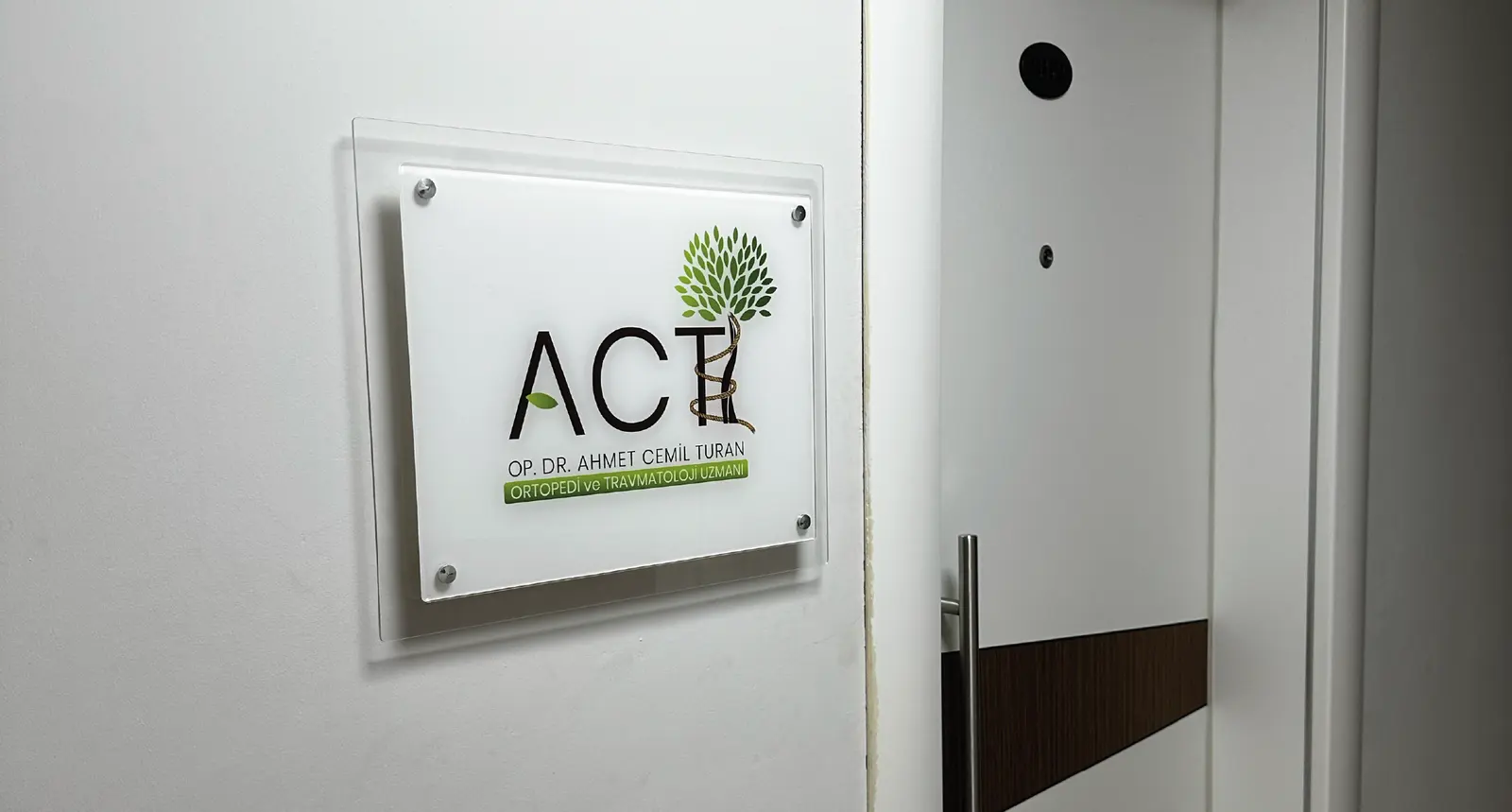 Von der Klinik bereitgestelltes Foto von Dr. Ahmet Cemil Turan