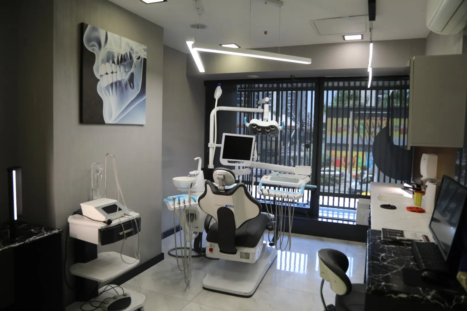 Clinic-provided photograph of Seren Dental Clinic