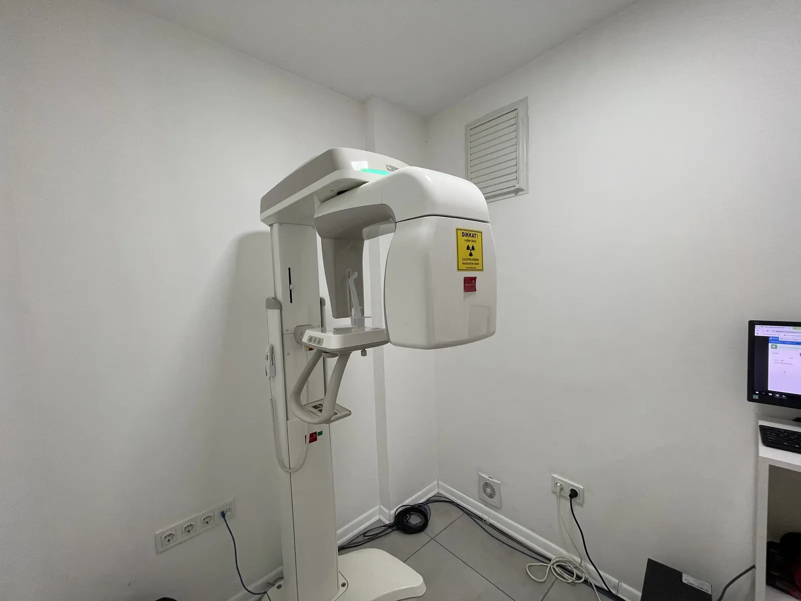 Clinic-provided photograph of Hitit Dental