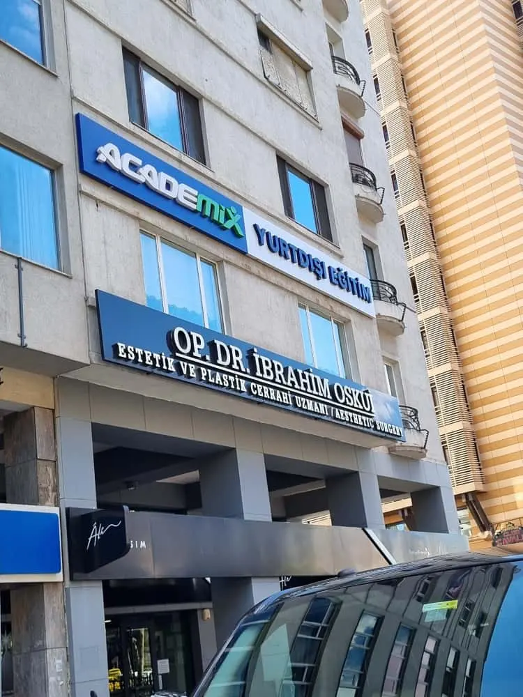 Von der Klinik bereitgestelltes Foto von Dr. İbrahim Oskui