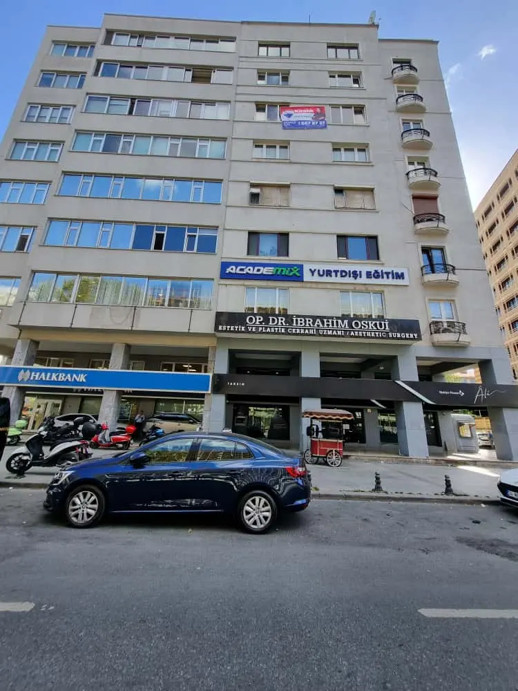 Von der Klinik bereitgestelltes Foto von Dr. İbrahim Oskui