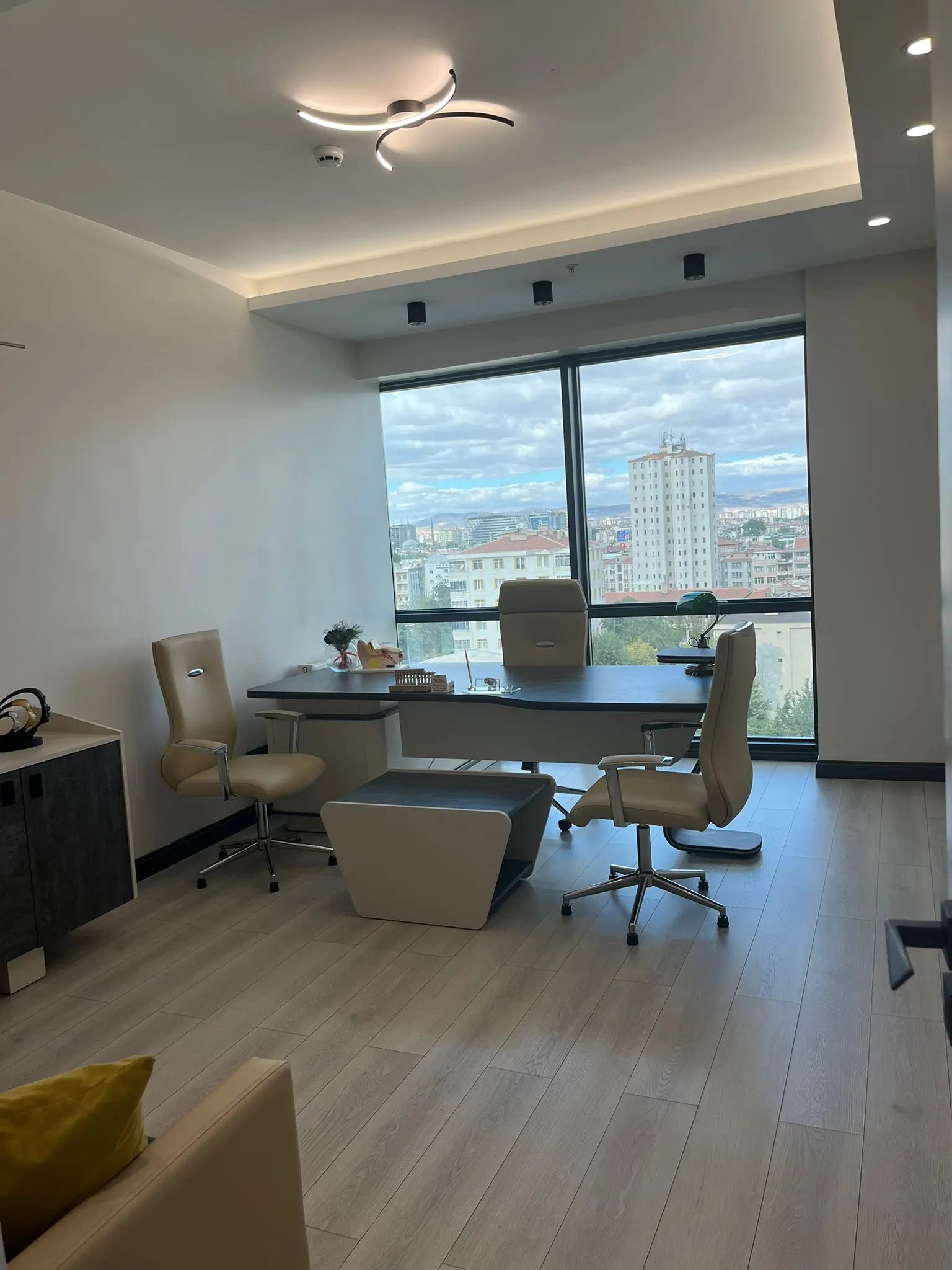 Clinic-provided photograph of Dr Onur Nursaçan