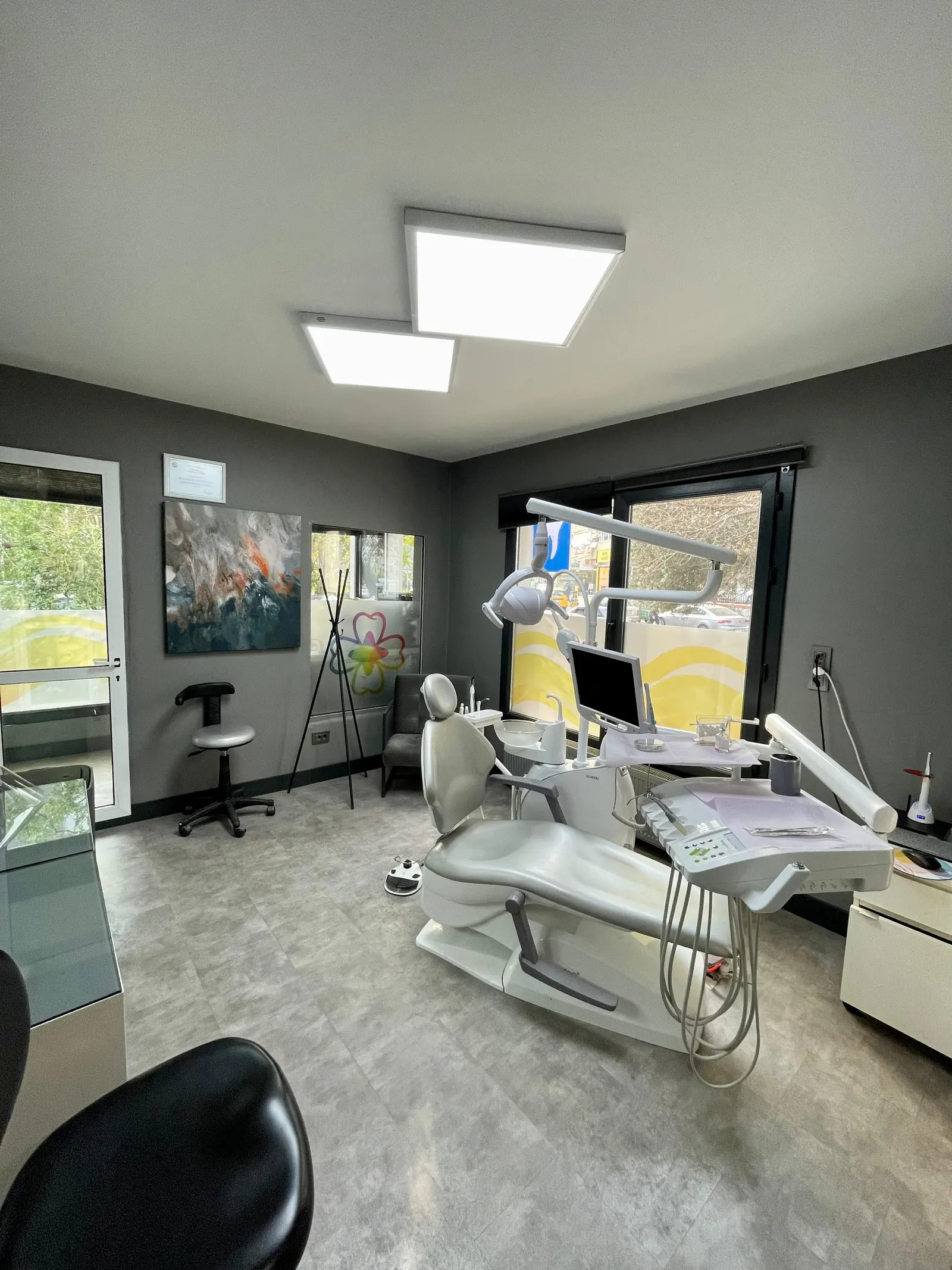 Von der Klinik bereitgestelltes Foto von Üçkuyular Zahnklinik