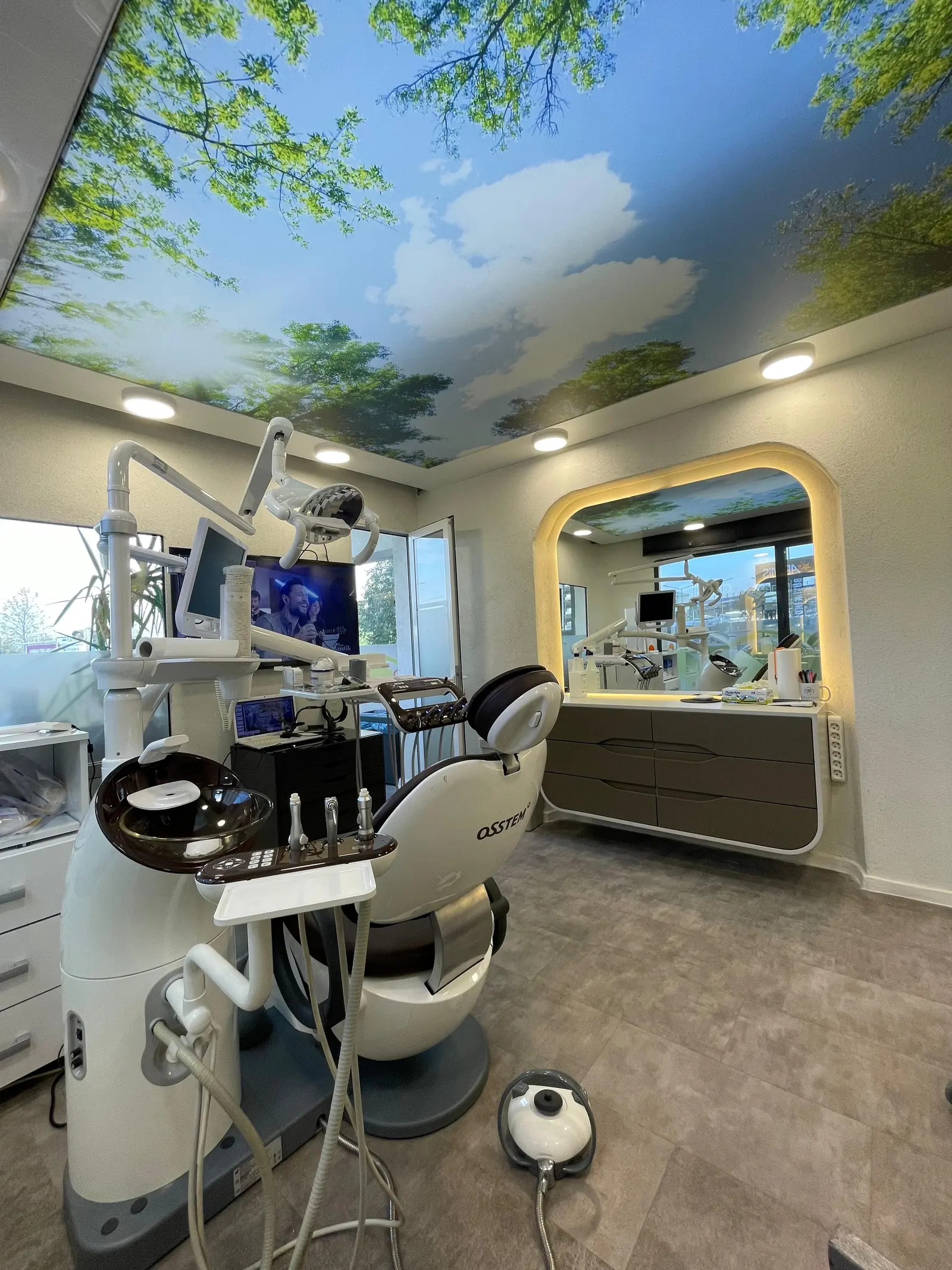 Von der Klinik bereitgestelltes Foto von Üçkuyular Zahnklinik
