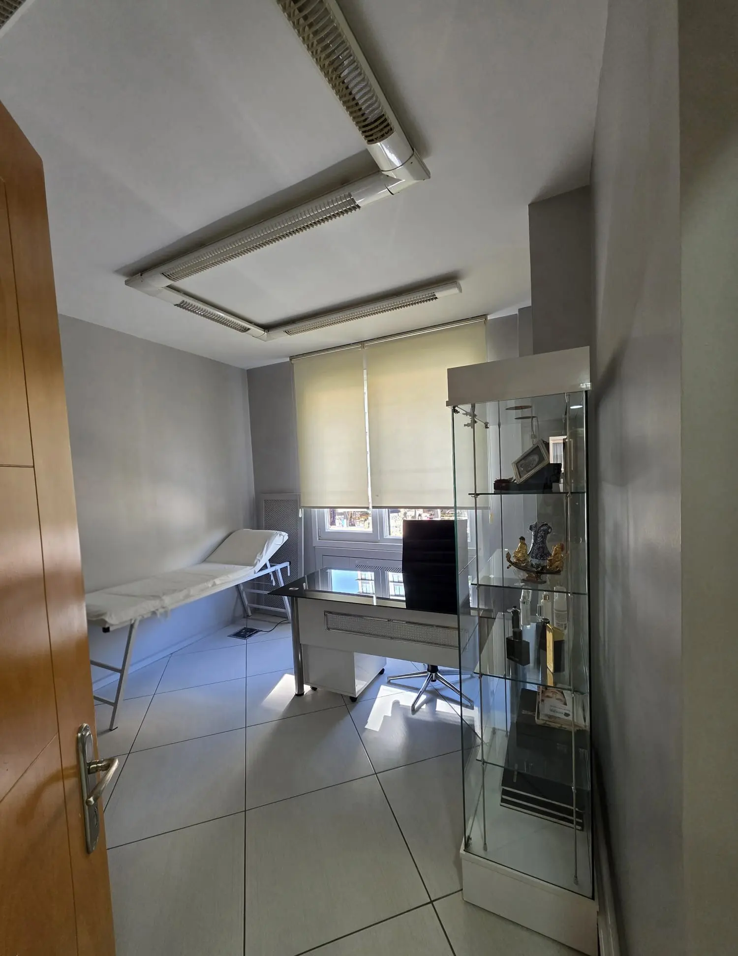 Clinic-provided photograph of Dr Hakan Öçsel