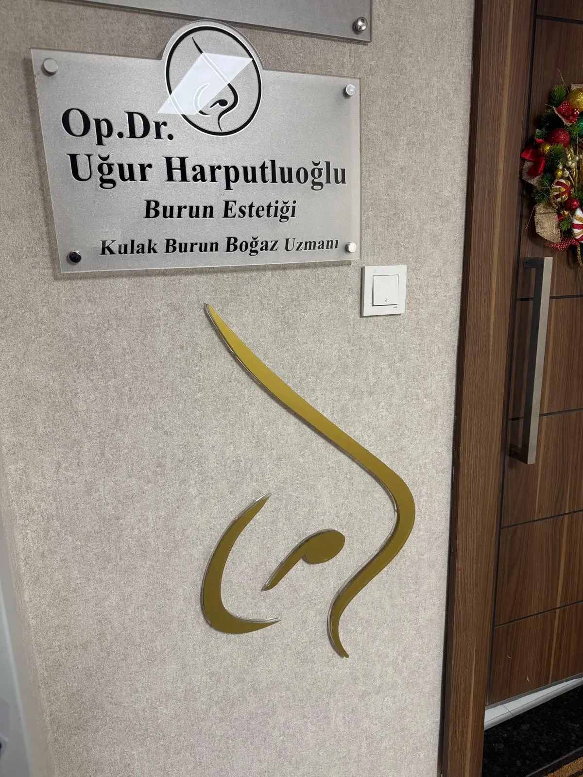 Von der Klinik bereitgestelltes Foto von Dr. Uğur Harputluoğlu