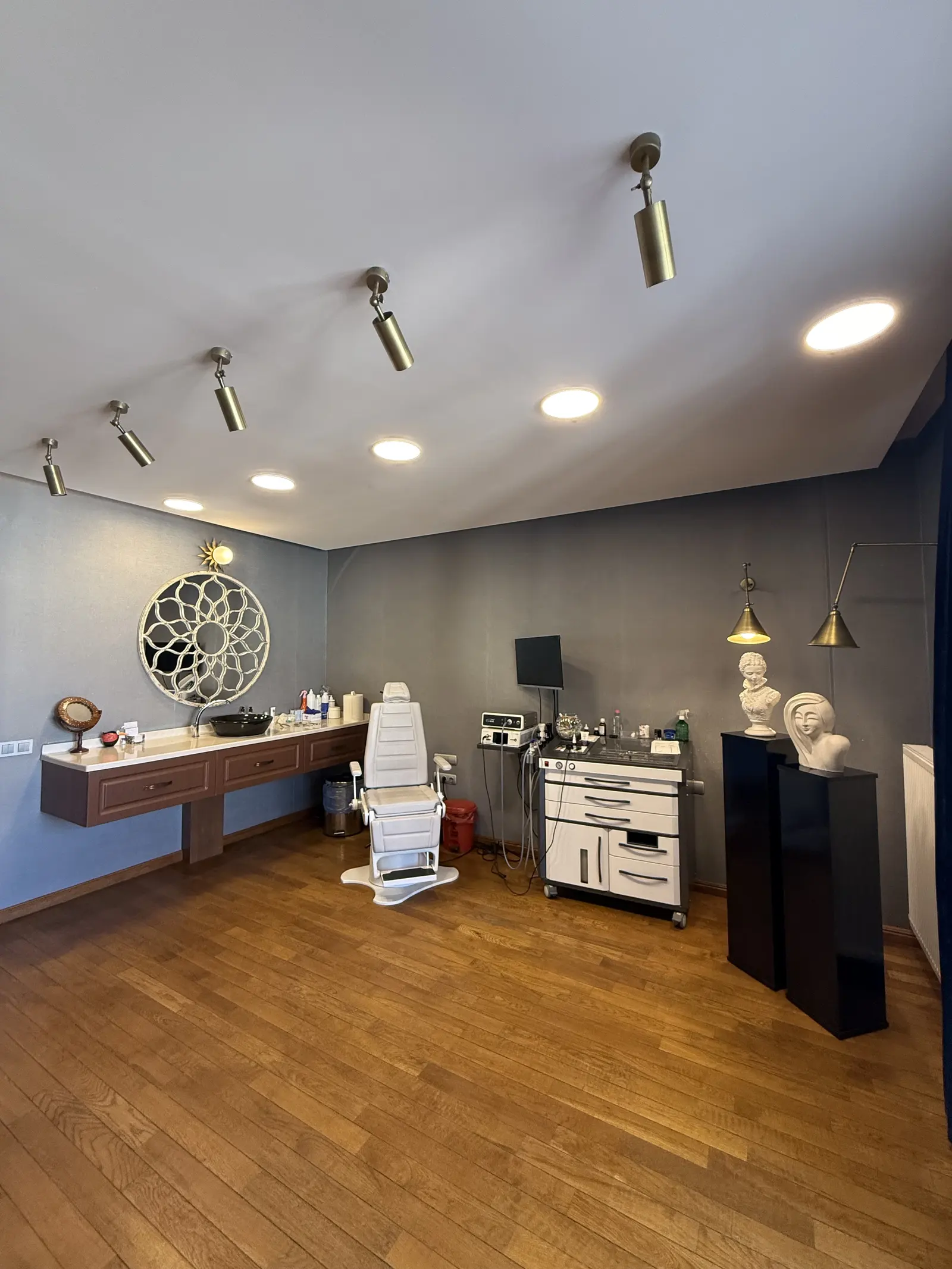 Clinic-provided photograph of Dr Furkan Şengöz