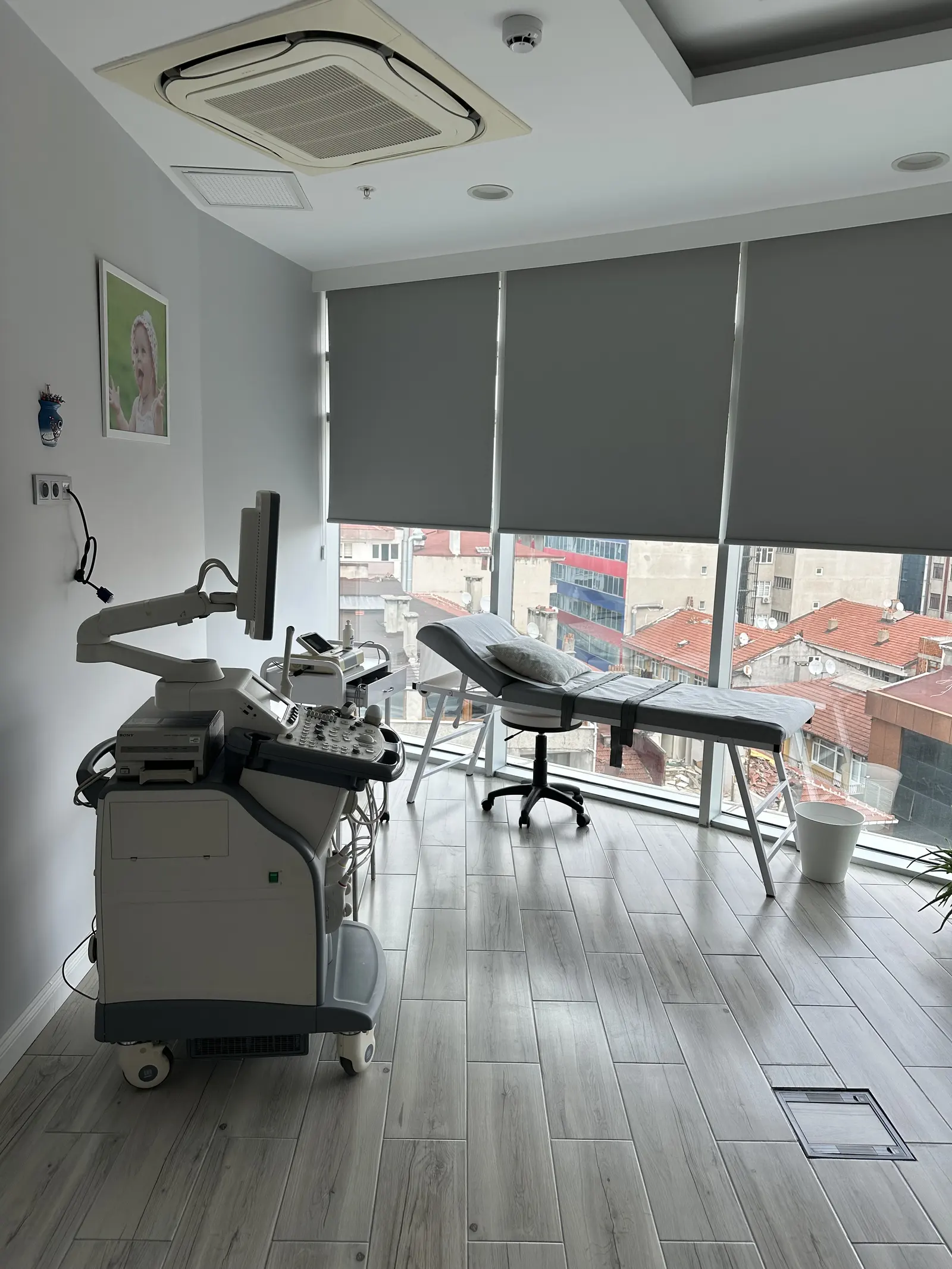 Clinic-provided photograph of Dr Emine Vanlıoğlu