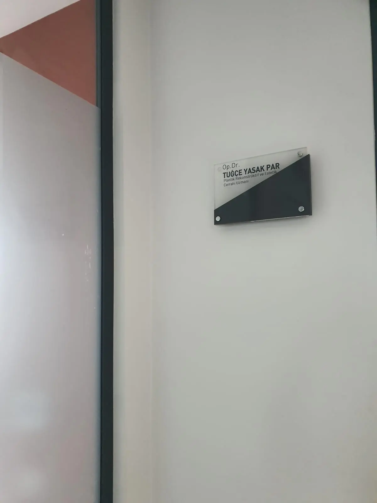 Clinic-provided photograph of Dr Tuğçe Yasak Par