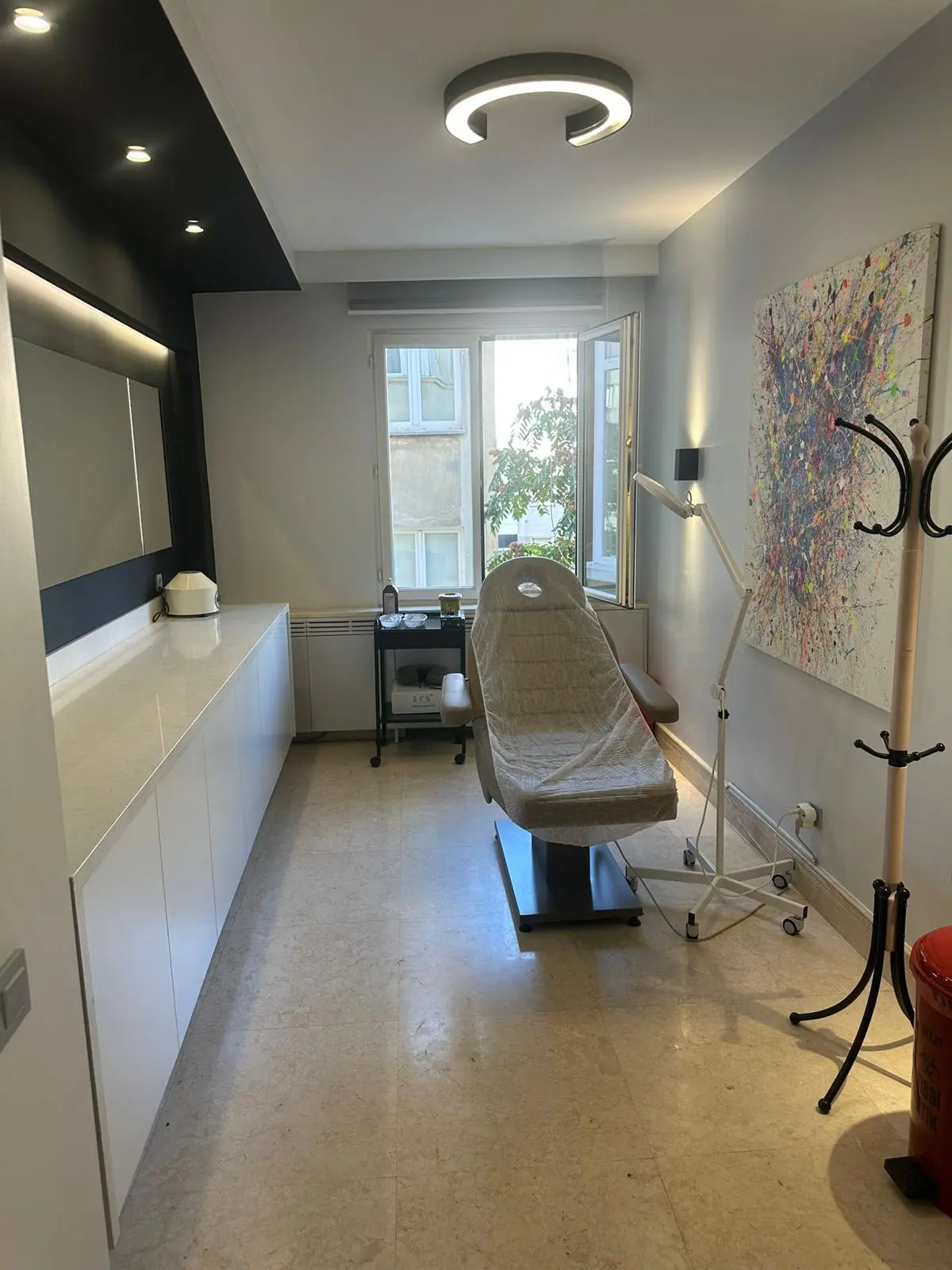 Clinic-provided photograph of Dr Ali Rıza Yıldırım