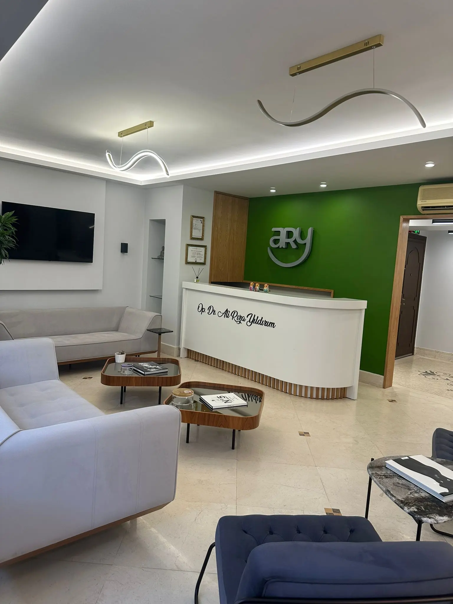 Clinic-provided photograph of Dr Ali Rıza Yıldırım
