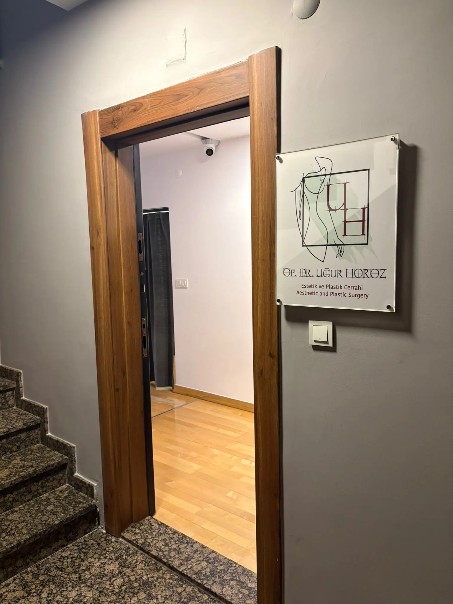 Clinic-provided photograph of Dr Uğur Horoz