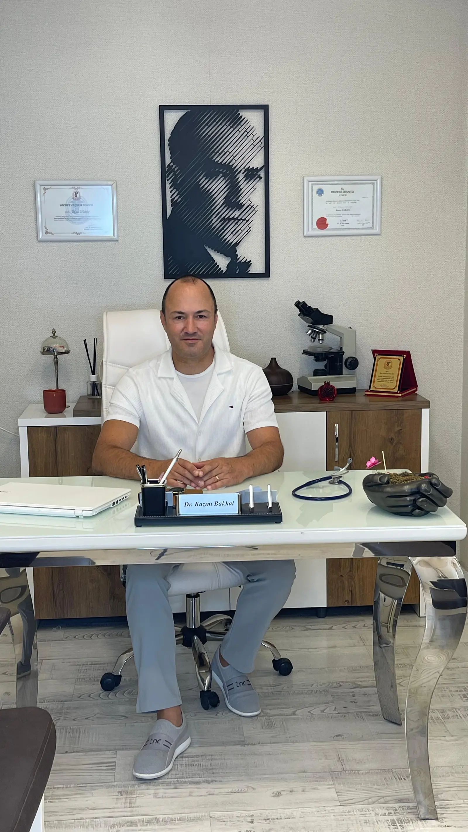Clinic-provided photograph of Dr Kazım Bakkal