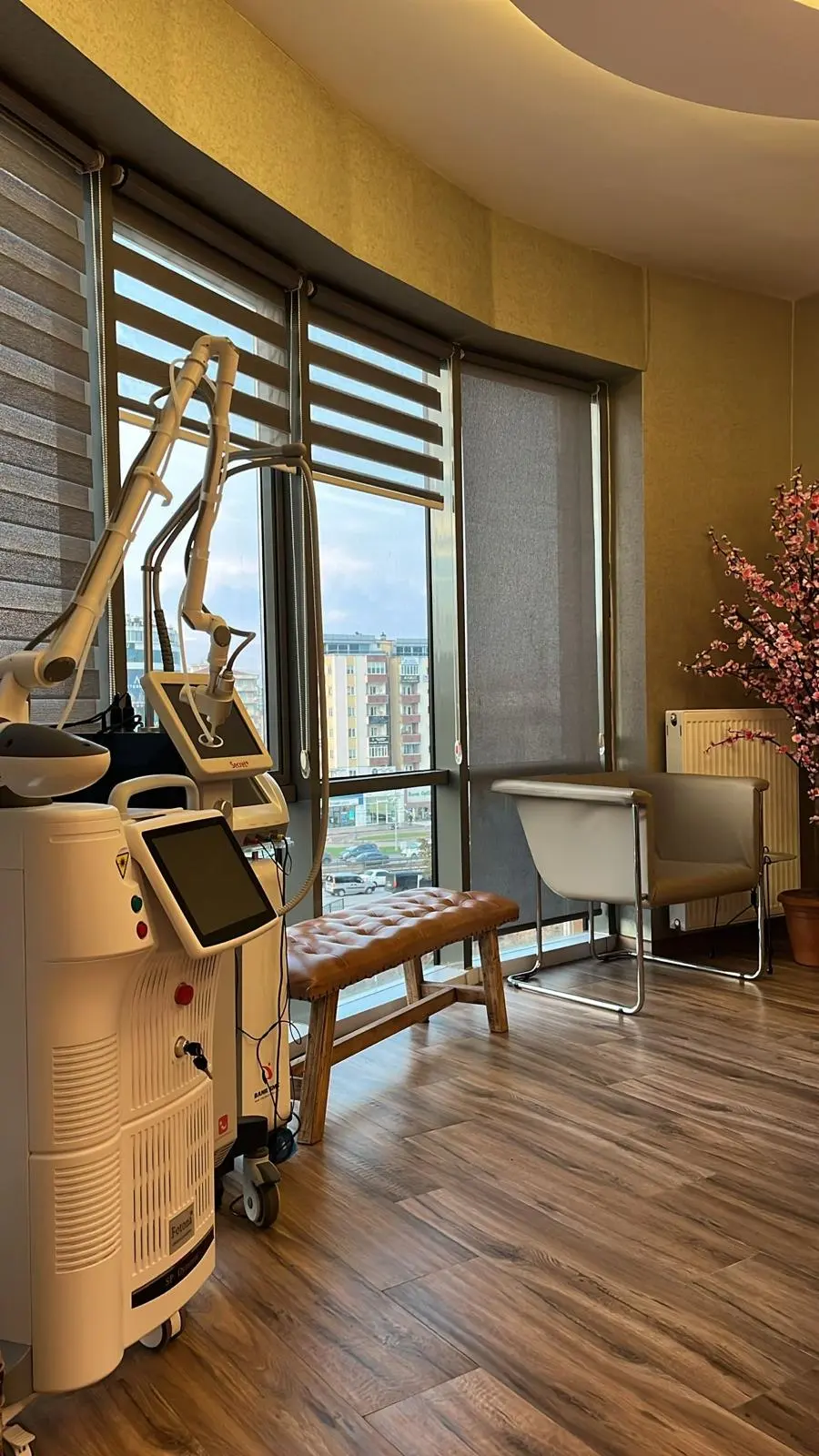 Von der Klinik bereitgestelltes Foto von Dr. Aydan Ay