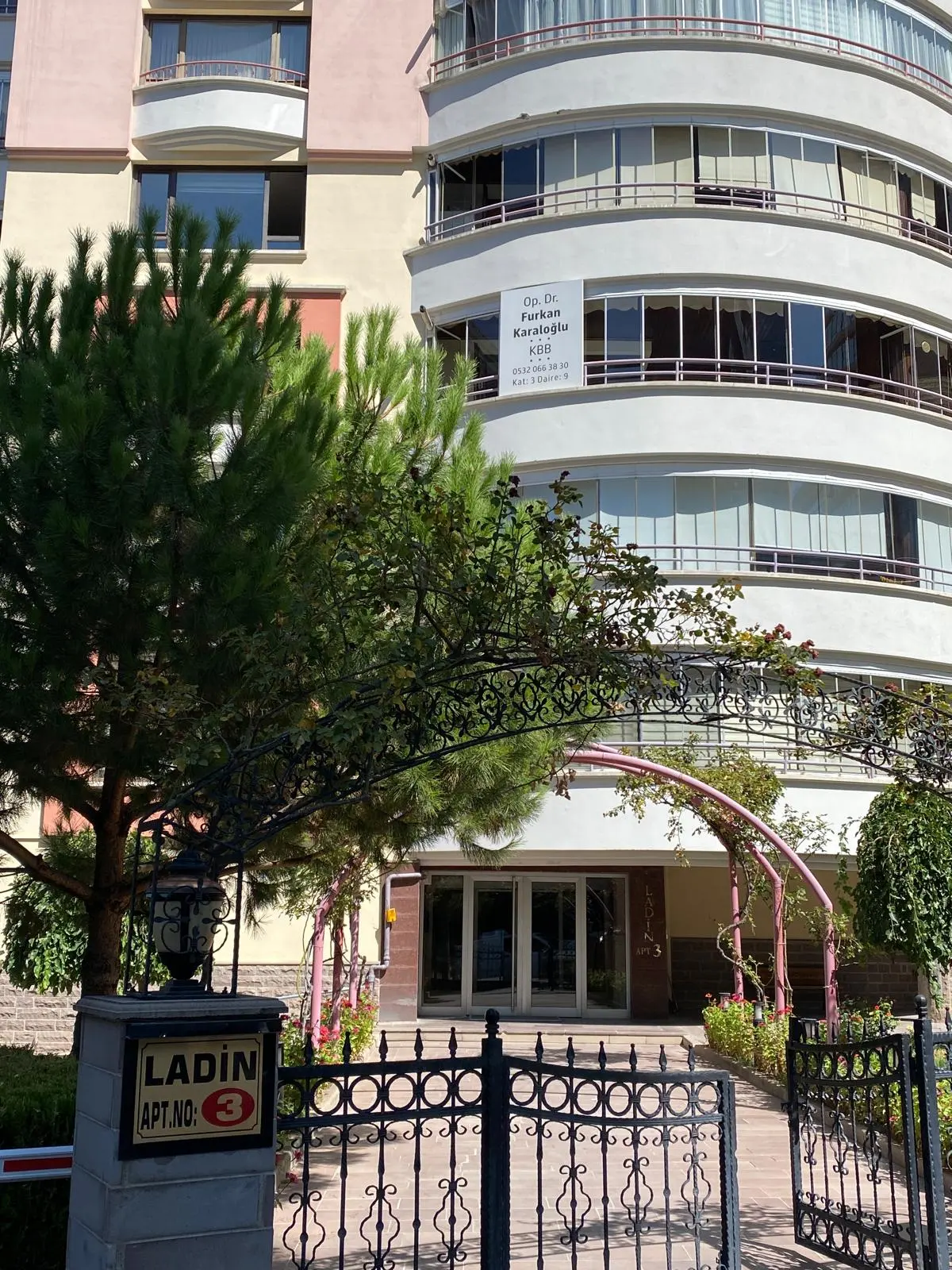 Von der Klinik bereitgestelltes Foto von Dr. Furkan Karaloğlu