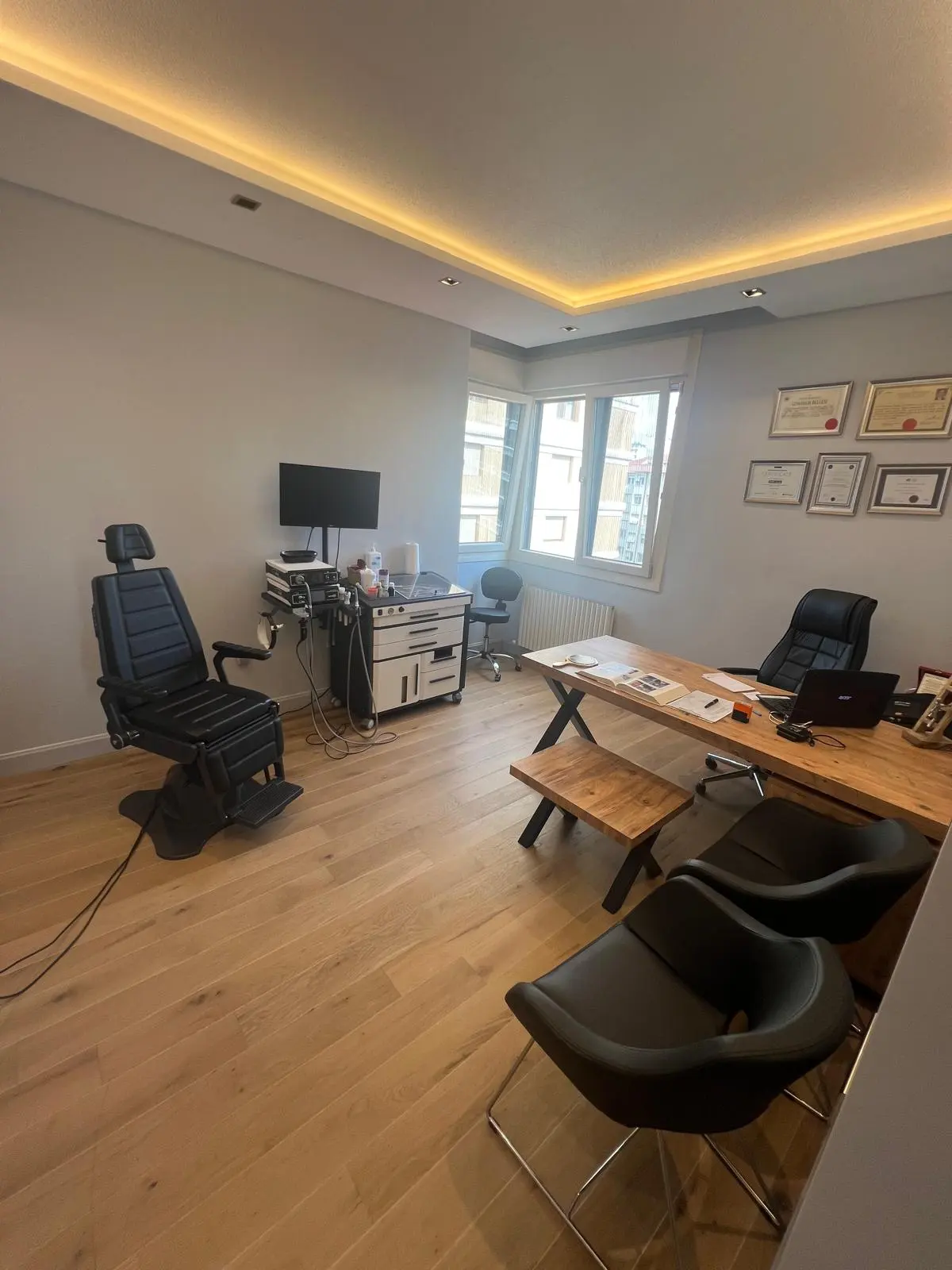 Clinic-provided photograph of Prof. Dr Öner Çelik