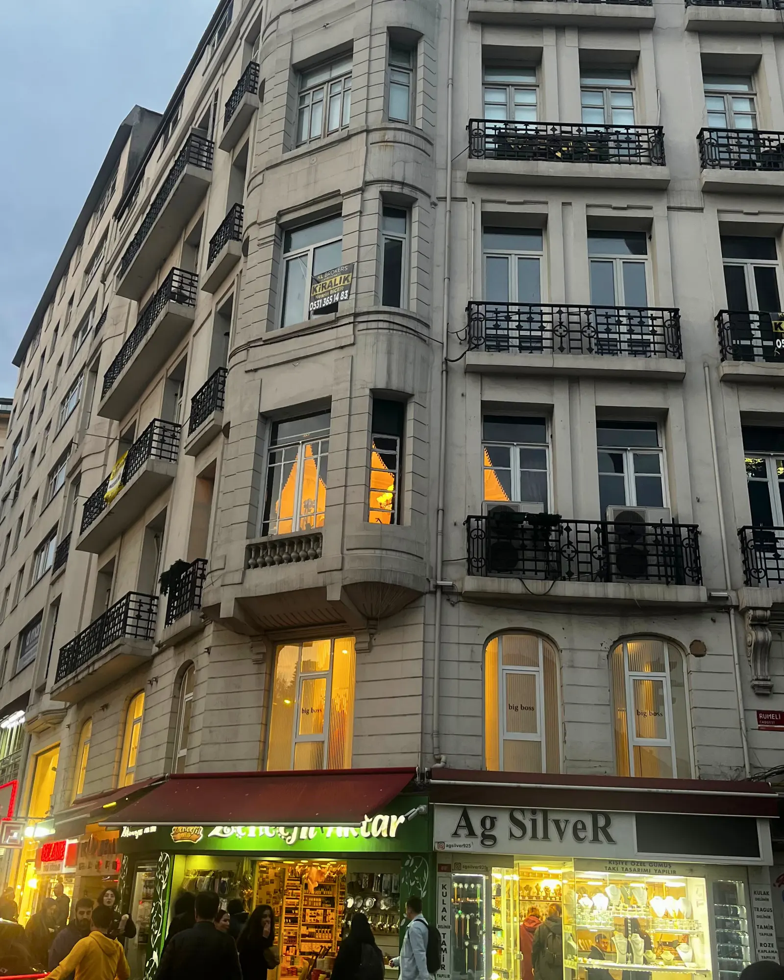 Clinic-provided photograph of Dr Mert Rolan Gençoğlu