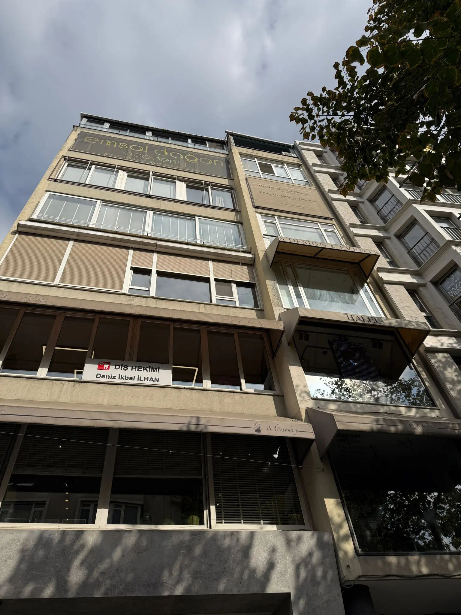 Von der Klinik bereitgestelltes Foto von Dr. Berfu Babucçu