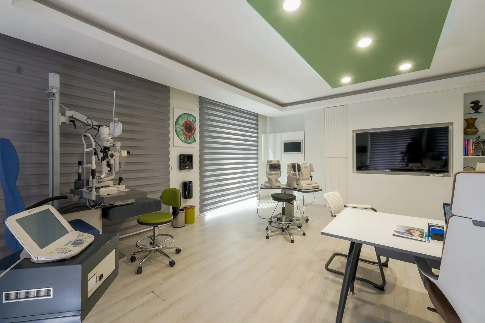 Clinic-provided photograph of Dr Ömer Öztürk