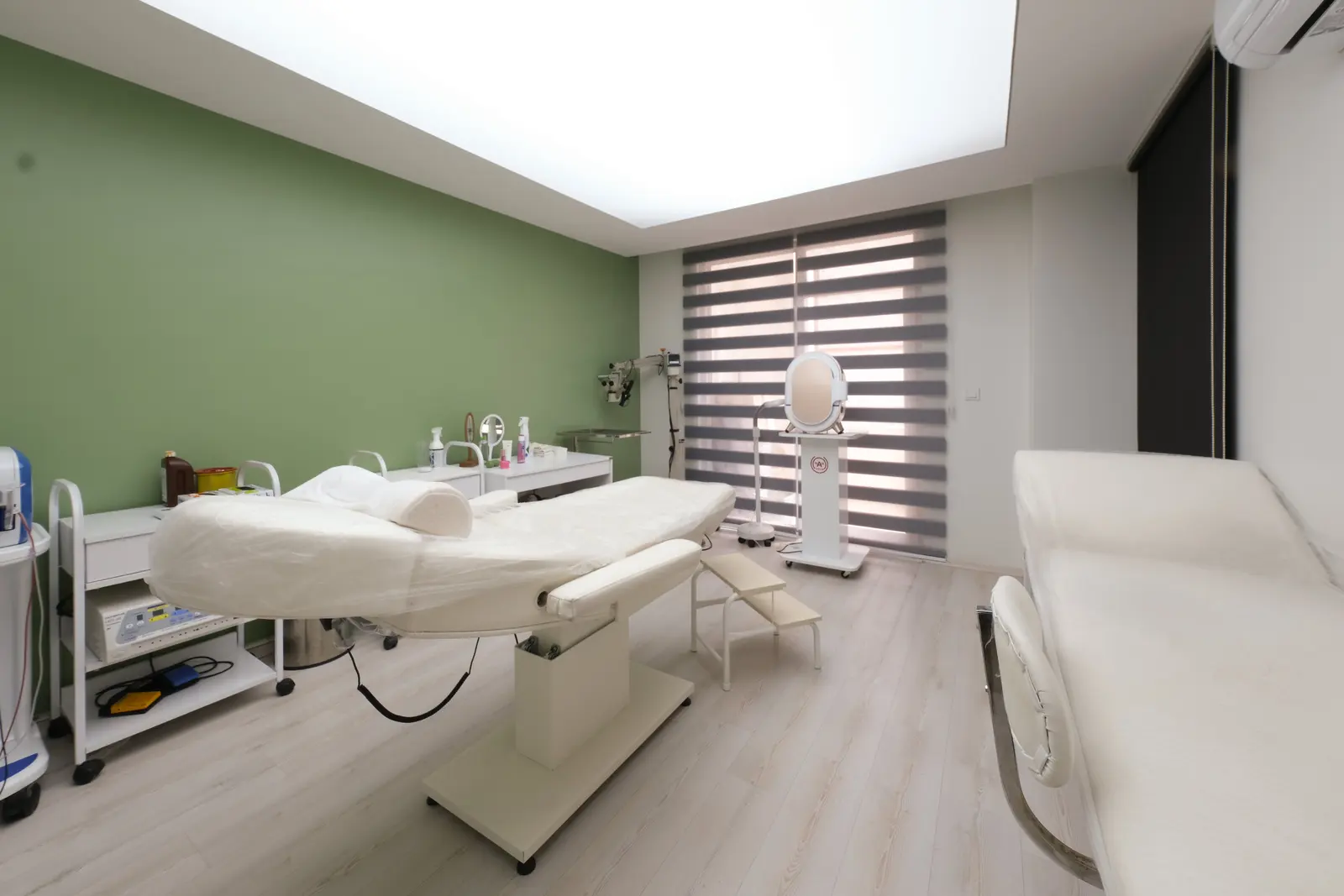 Clinic-provided photograph of Dr Ömer Öztürk