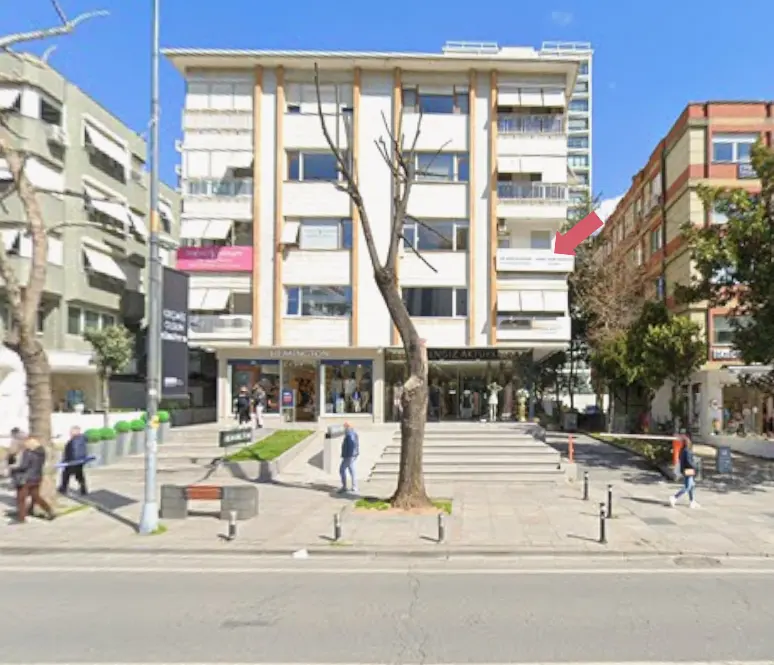 Clinic-provided photograph of Dr Ahmet Nuri Silahtar