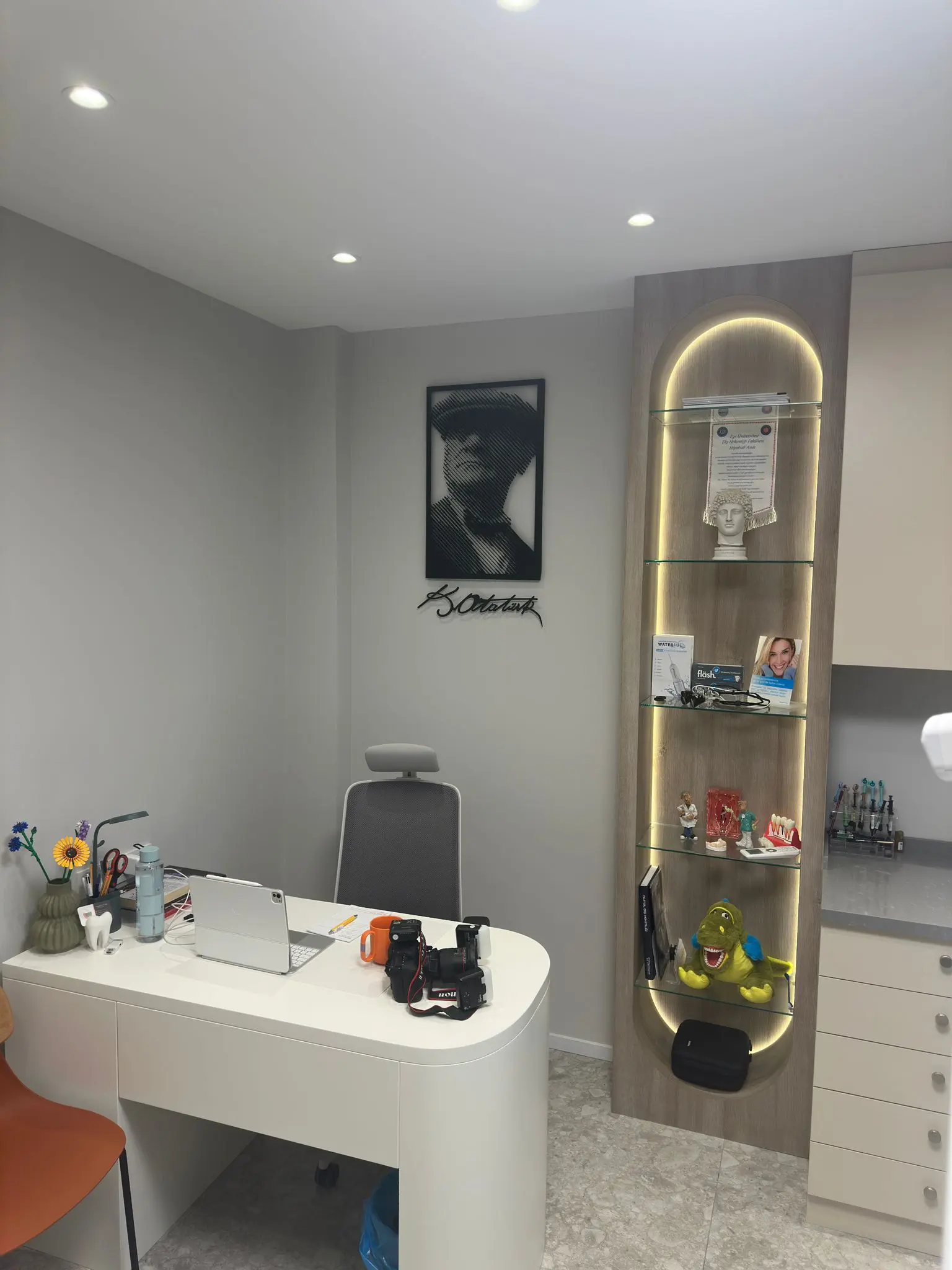 Clinic-provided photograph of Dr Özgün Öztürk