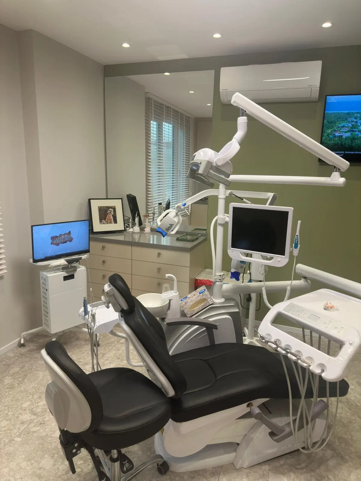 Clinic-provided photograph of Dr Özgün Öztürk