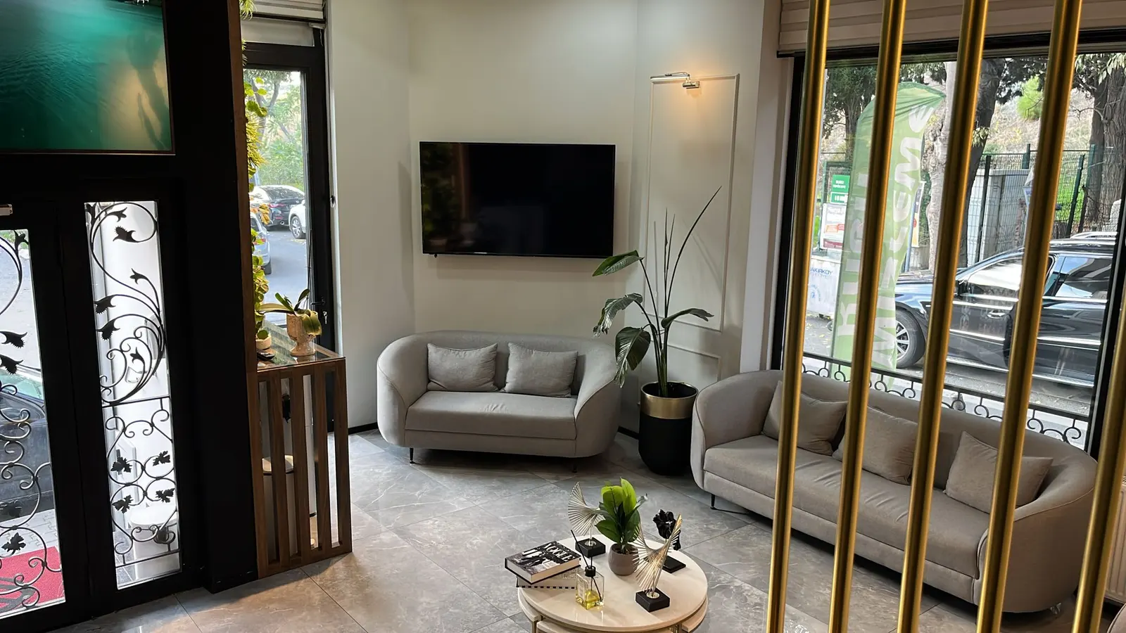 Clinic-provided photograph of Elçin Bedeloğlu Dental Clinic
