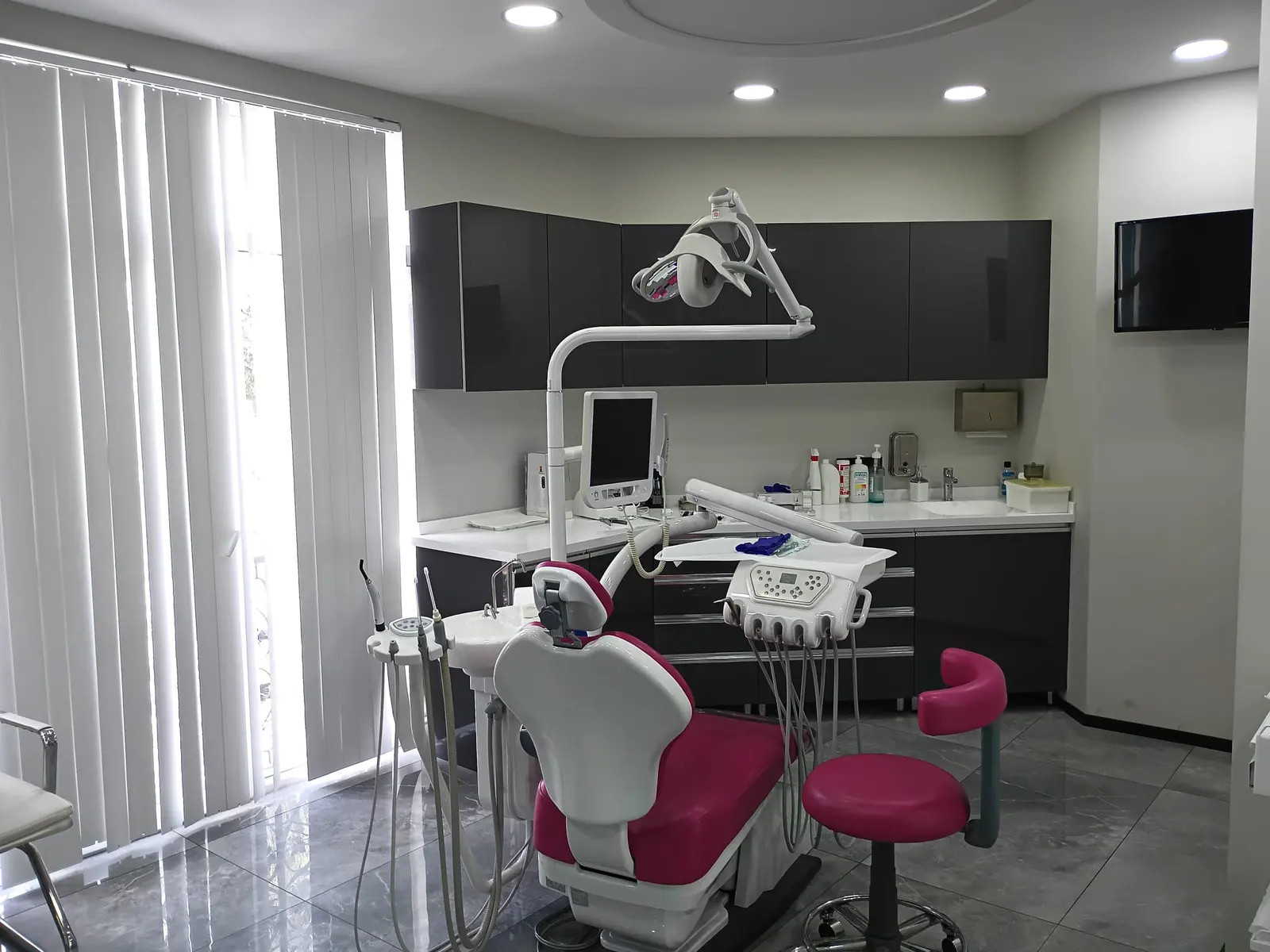 Clinic-provided photograph of Elçin Bedeloğlu Dental Clinic