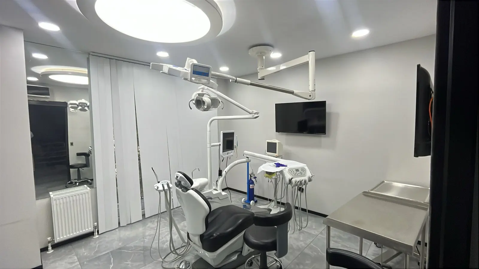 Clinic-provided photograph of Elçin Bedeloğlu Dental Clinic