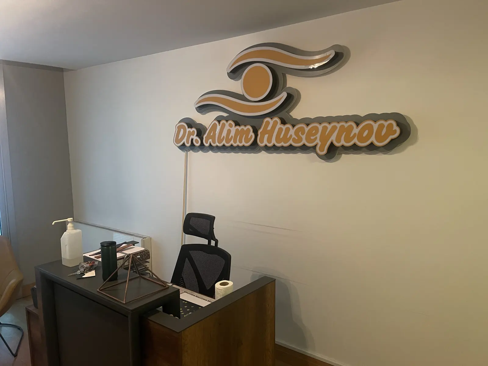 Von der Klinik bereitgestelltes Foto von Dr. Alım Huseynov