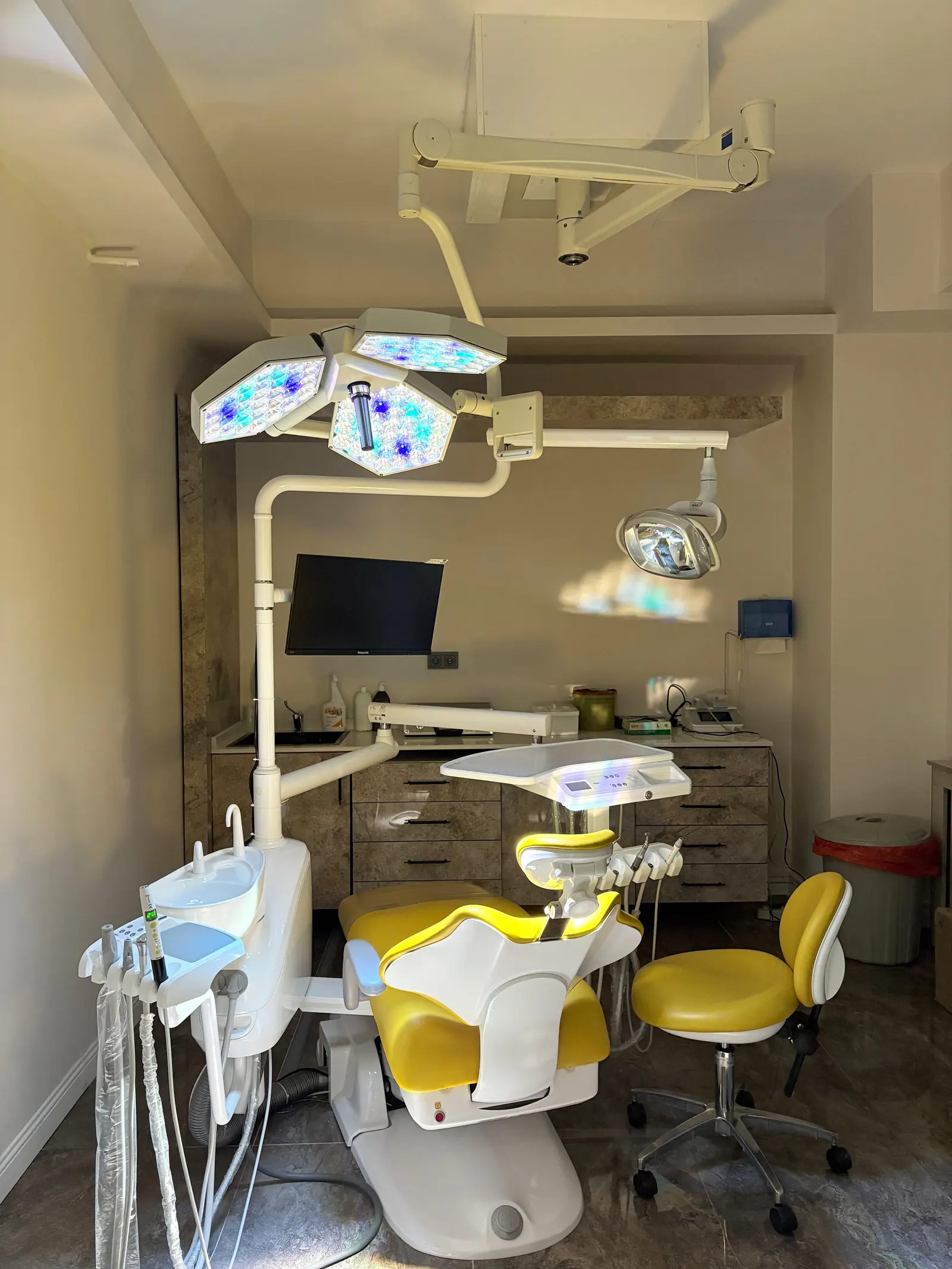 Clinic-provided photograph of Paşalar Dent