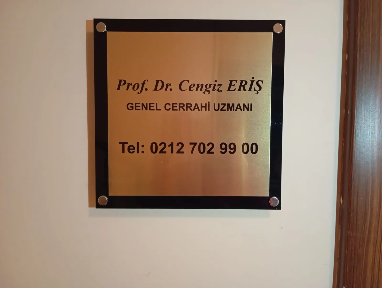 Clinic-provided photograph of Prof. Dr Cengiz Eriş
