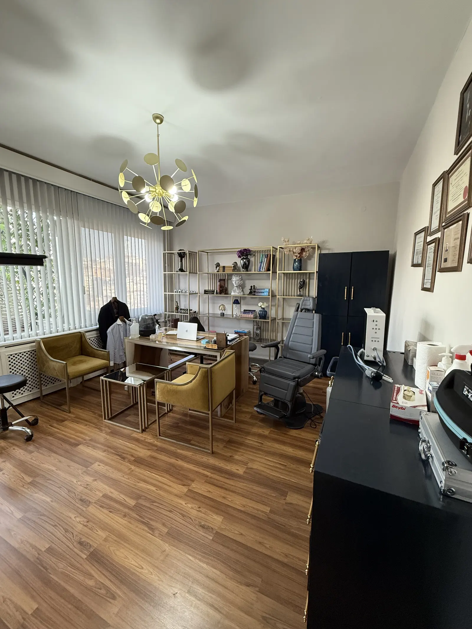 Von der Klinik bereitgestelltes Foto von Dr. Erhan Gezer