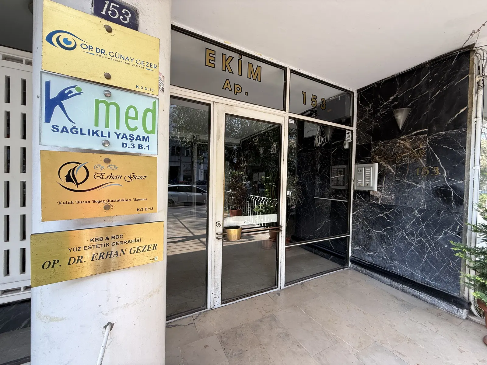 Von der Klinik bereitgestelltes Foto von Dr. Erhan Gezer