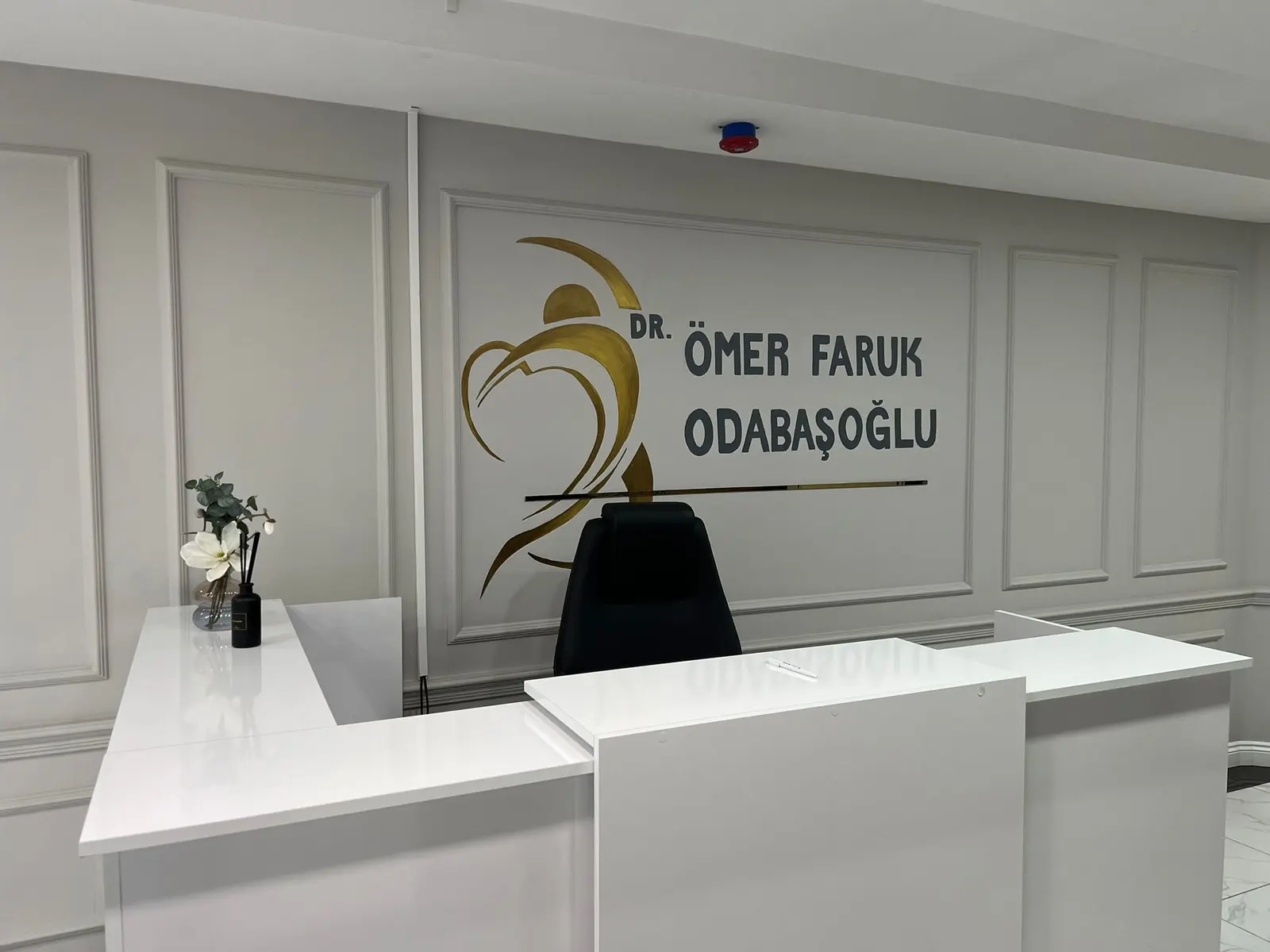 Von der Klinik bereitgestelltes Foto von Dr. Ömer Faruk Odabaşoğlu
