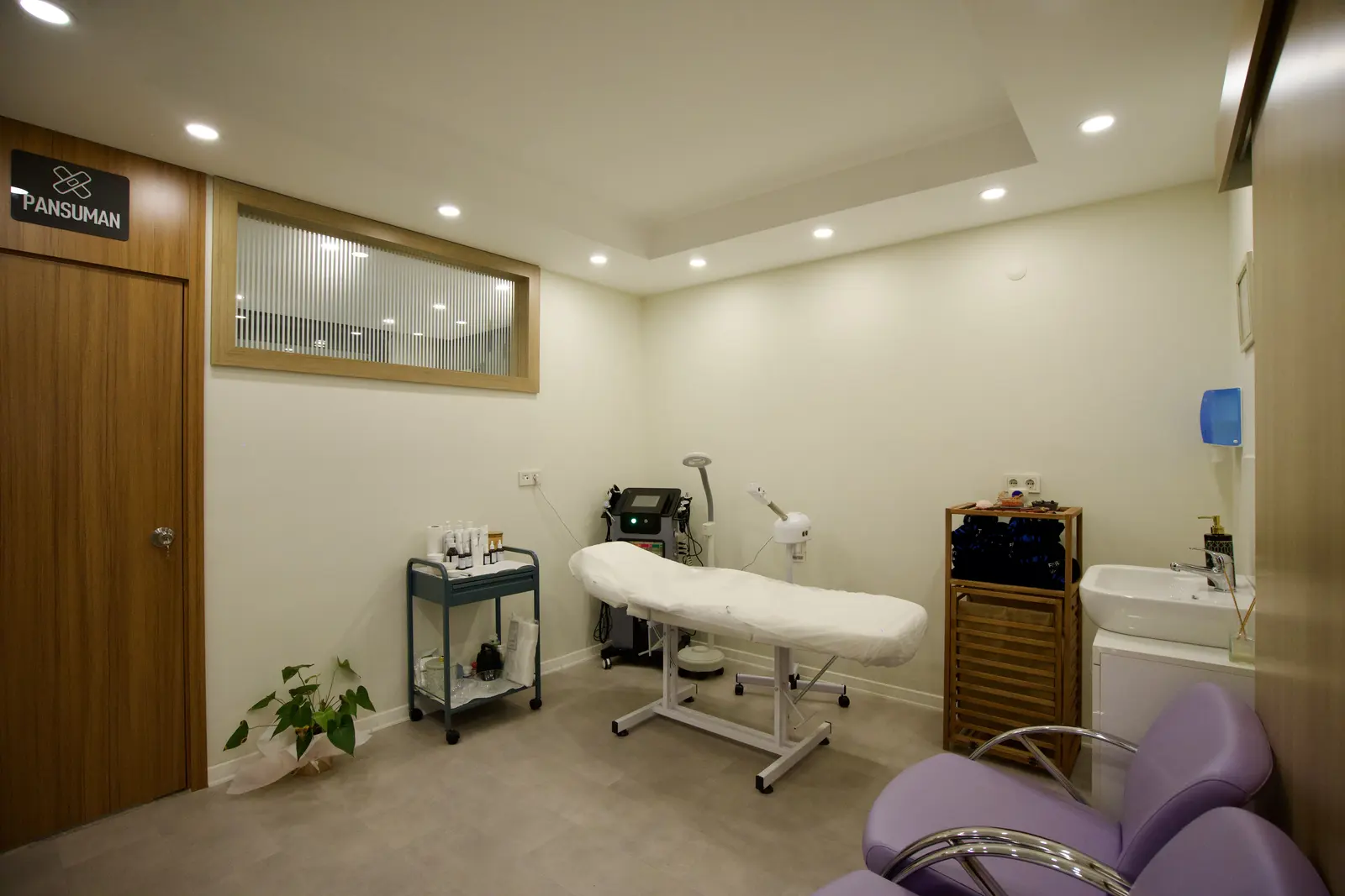 Clinic-provided photograph of Dr Lütfiye Yaprak