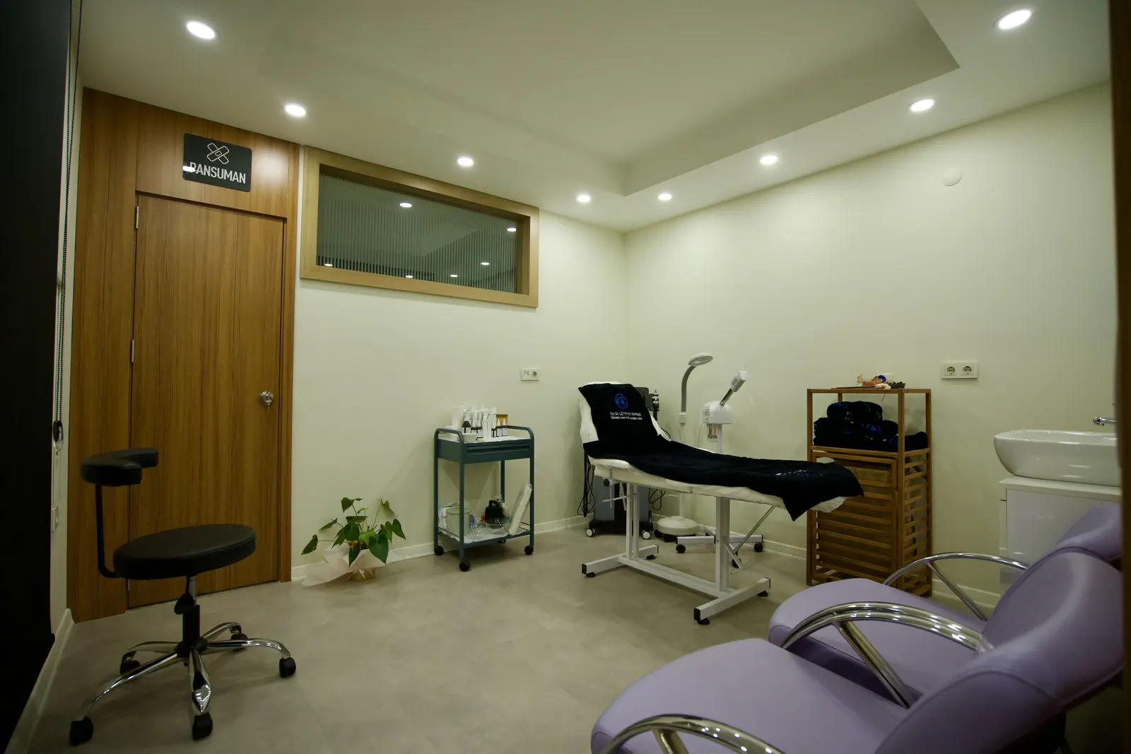 Clinic-provided photograph of Dr Lütfiye Yaprak