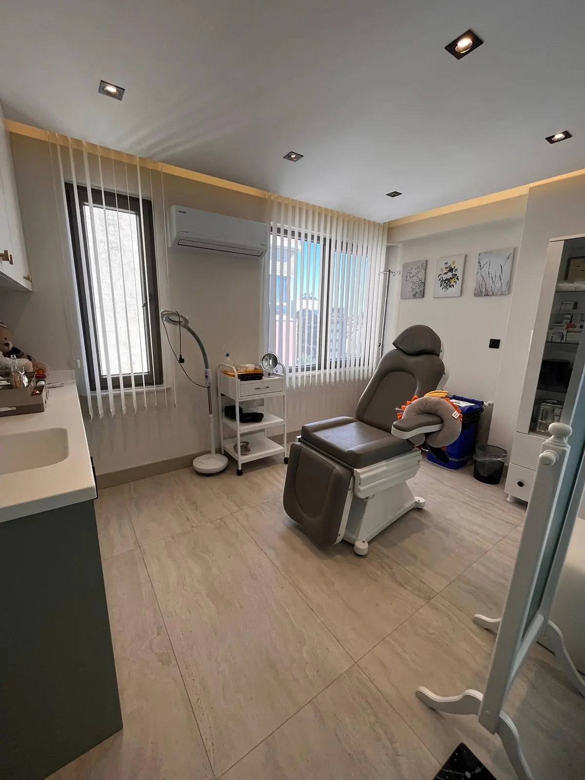 Clinic-provided photograph of Dr Suna Sarıkaya