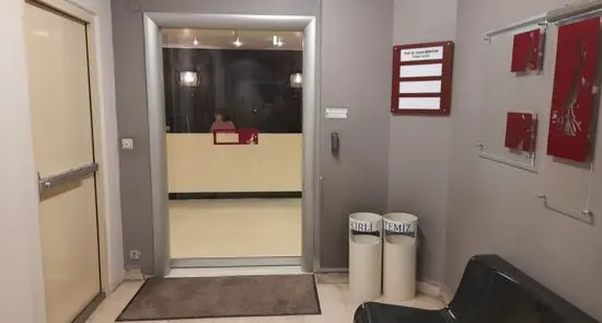 Von der Klinik bereitgestelltes Foto von Prof. Dr. Cemal Tahsin Gökhür Şenyuva